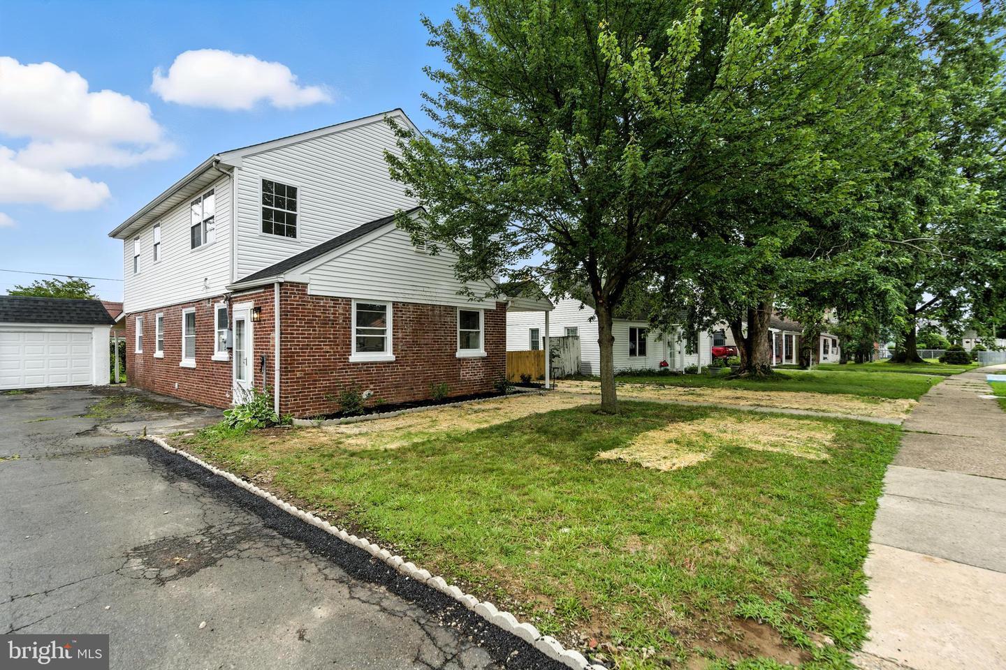9219 Exeter Road  Philadelphia PA 19114 photo