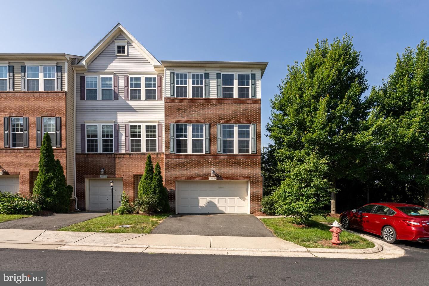 Property Photo: 22571 Highcroft Terrace VA 20148