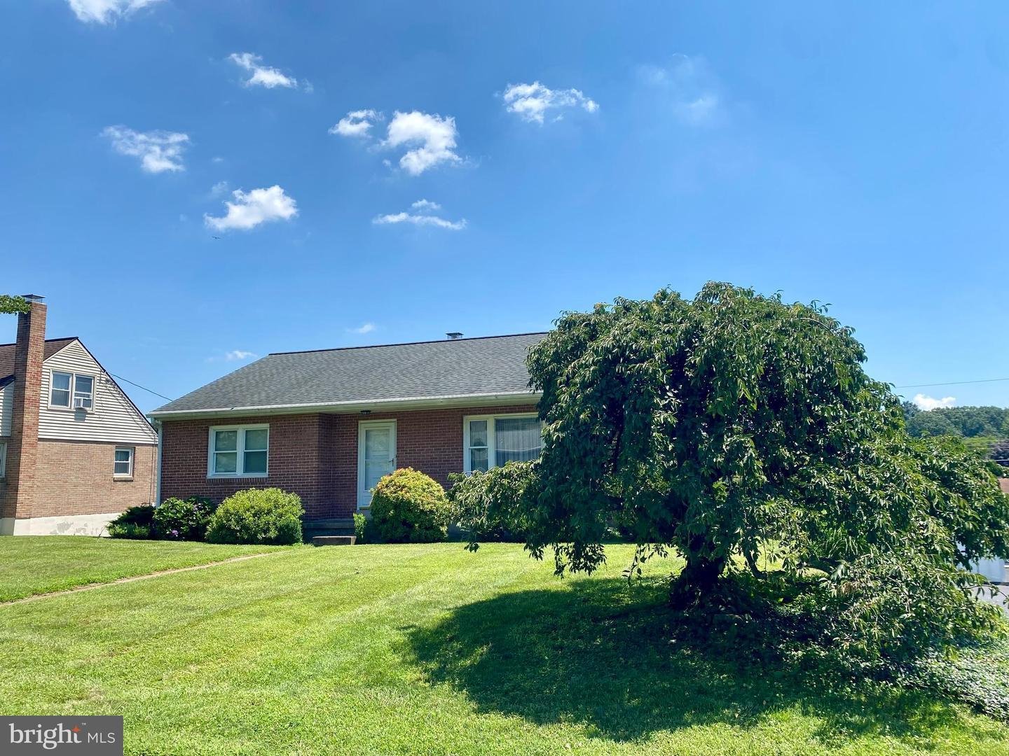 Property Photo: 918 Laurelee Avenue PA 19605