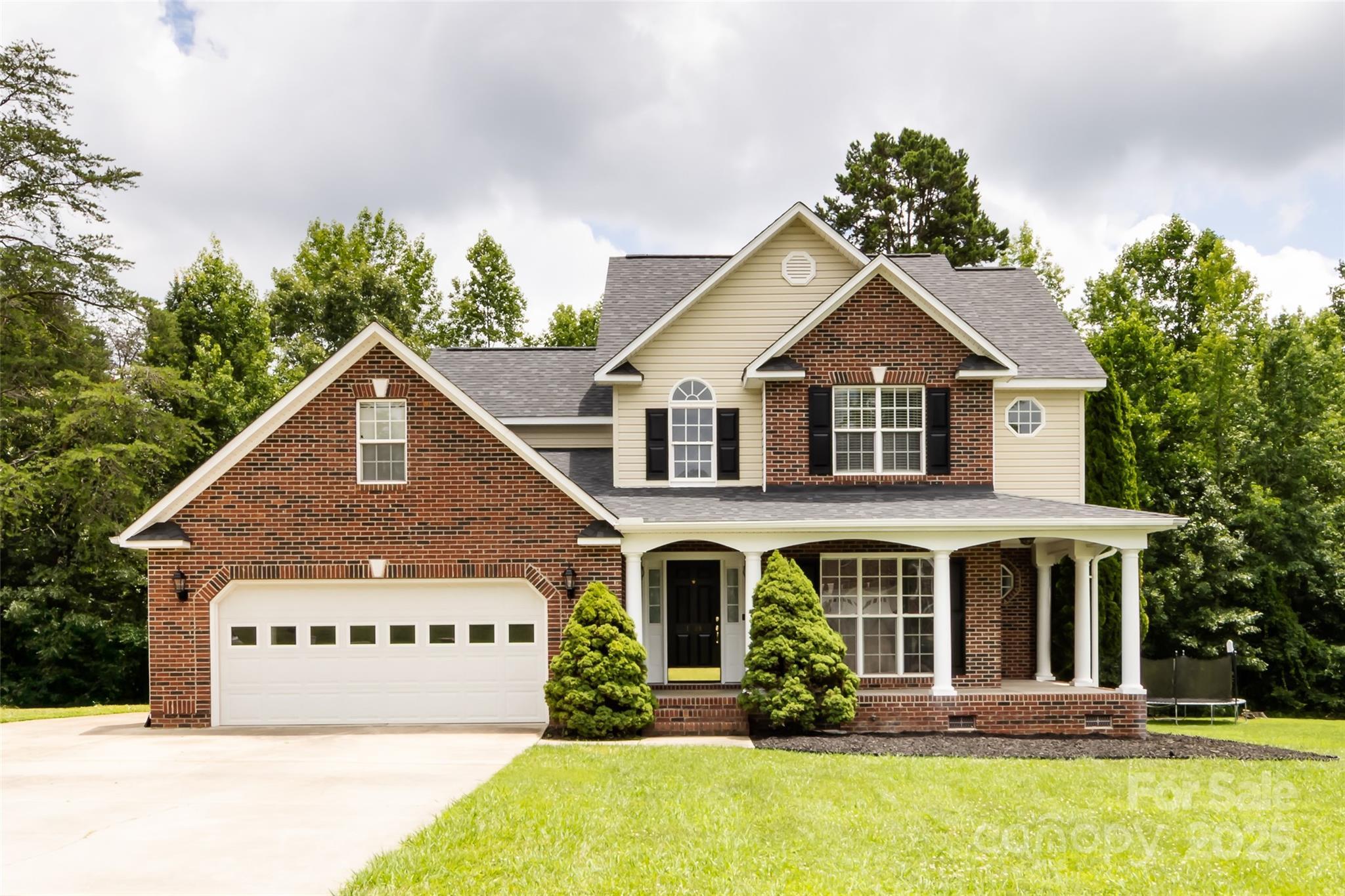 Property Photo: 1309 Stonewyck Drive NC 28146