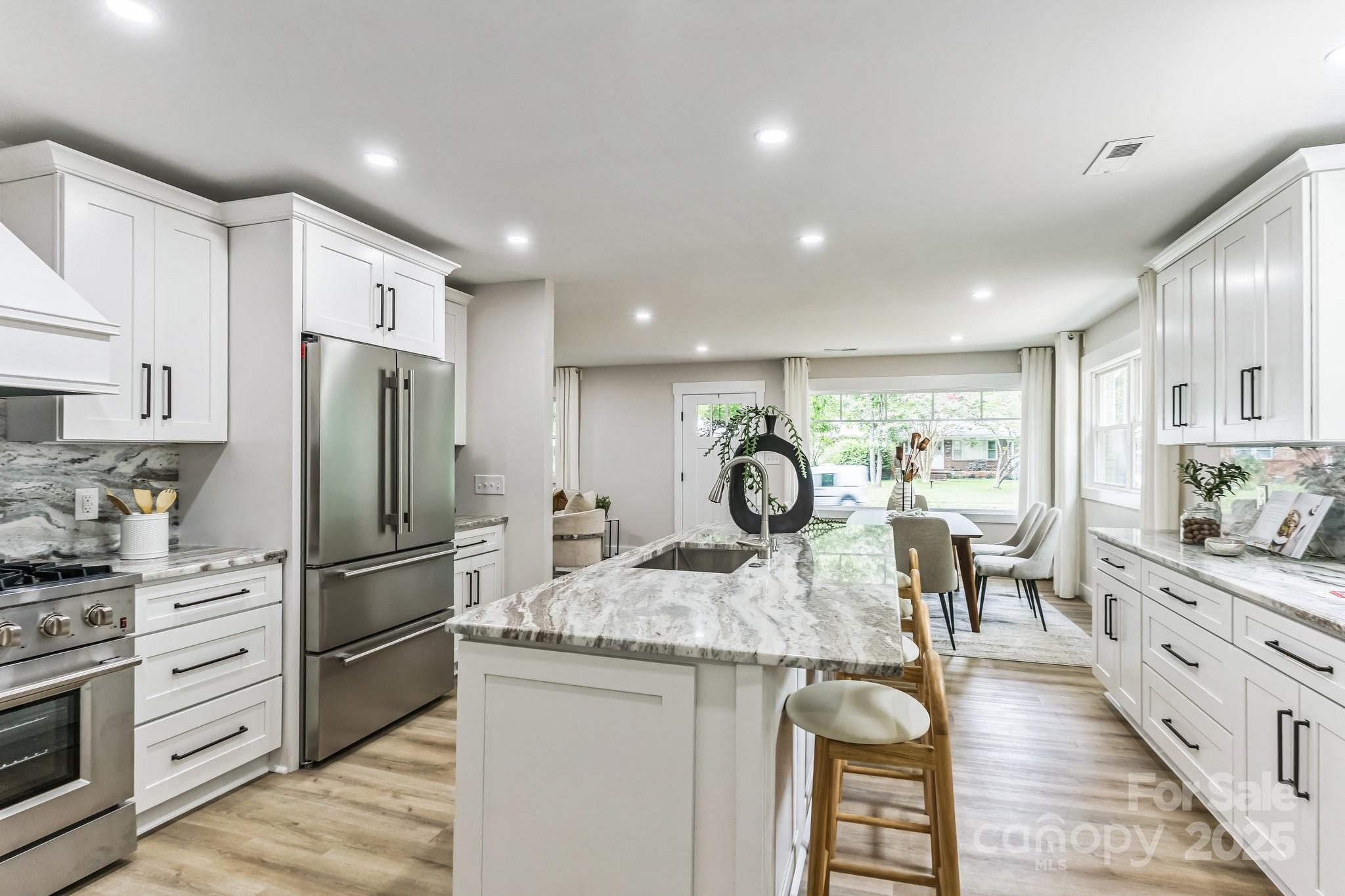 Property Photo: 1208 Tarrington Avenue NC 28205
