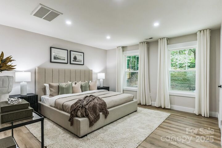 Property Photo: 1208 Tarrington Avenue NC 28205