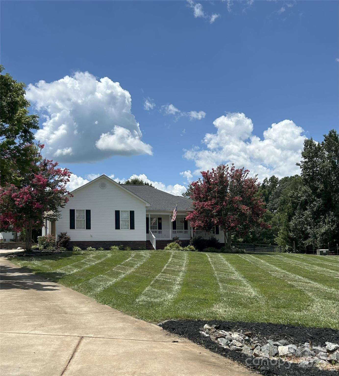 1526 Lauren Alexis Court  Dallas NC 28034 photo