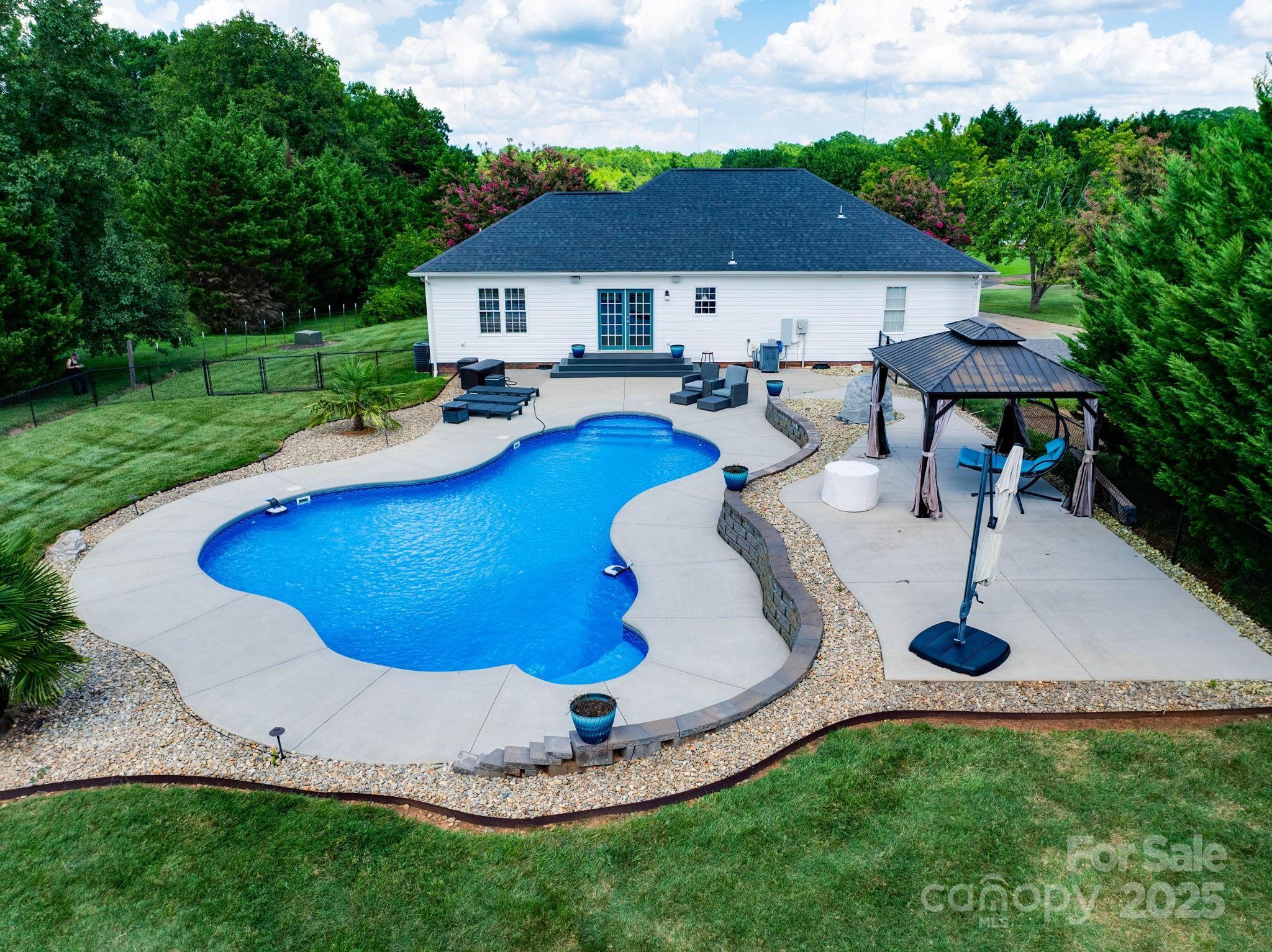 1526 Lauren Alexis Court  Dallas NC 28034 photo