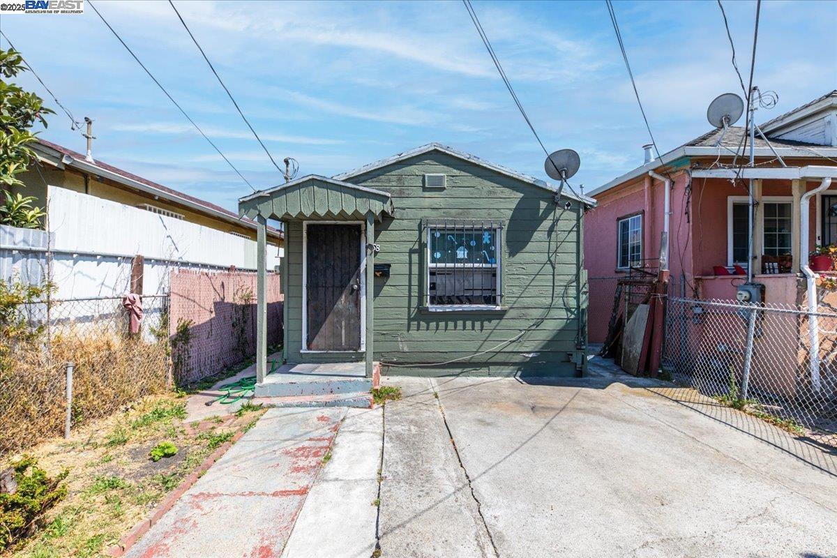 Property Photo: 1058 71st Ave CA 94621