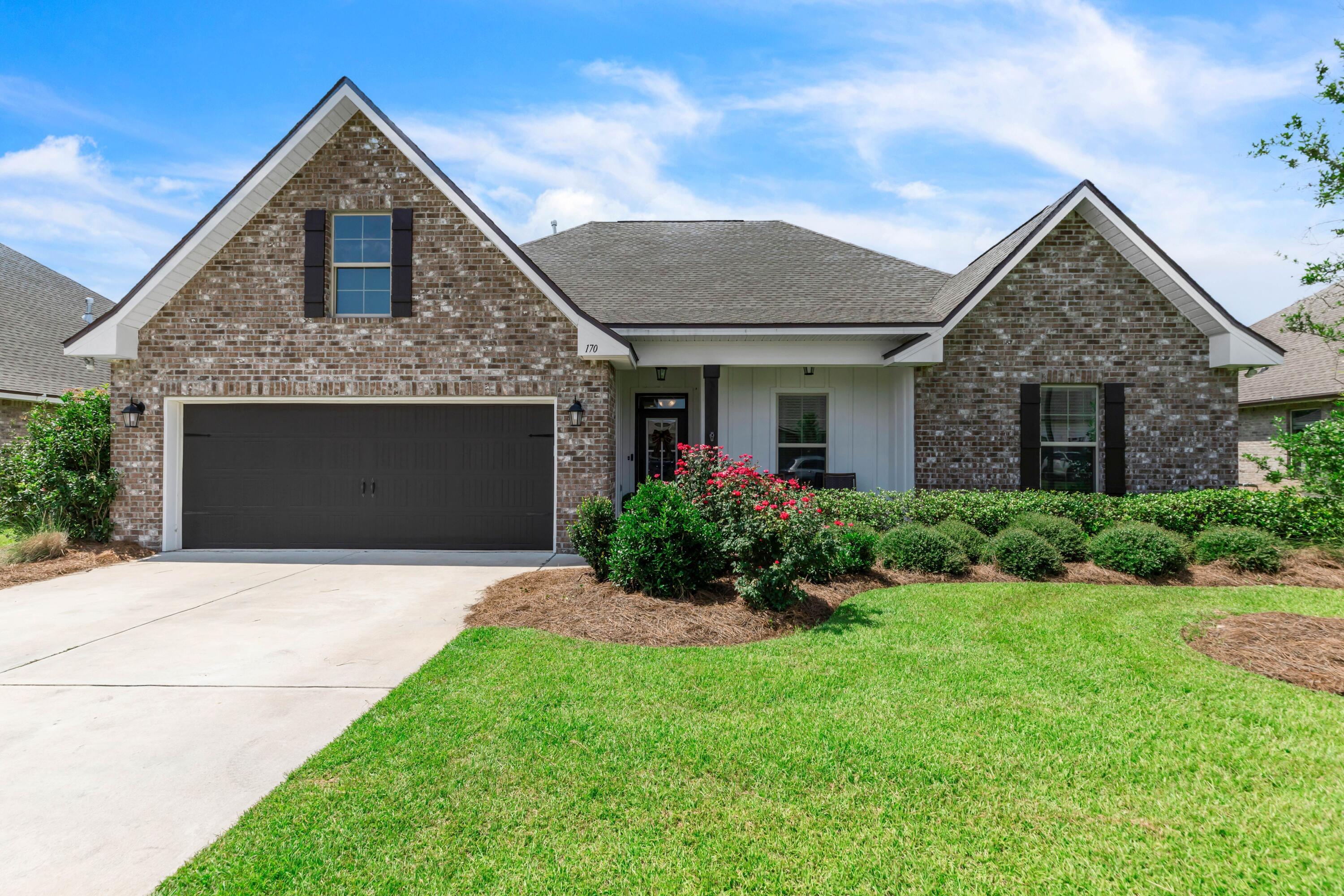 Property Photo: 170 Campfire Cove FL 32439