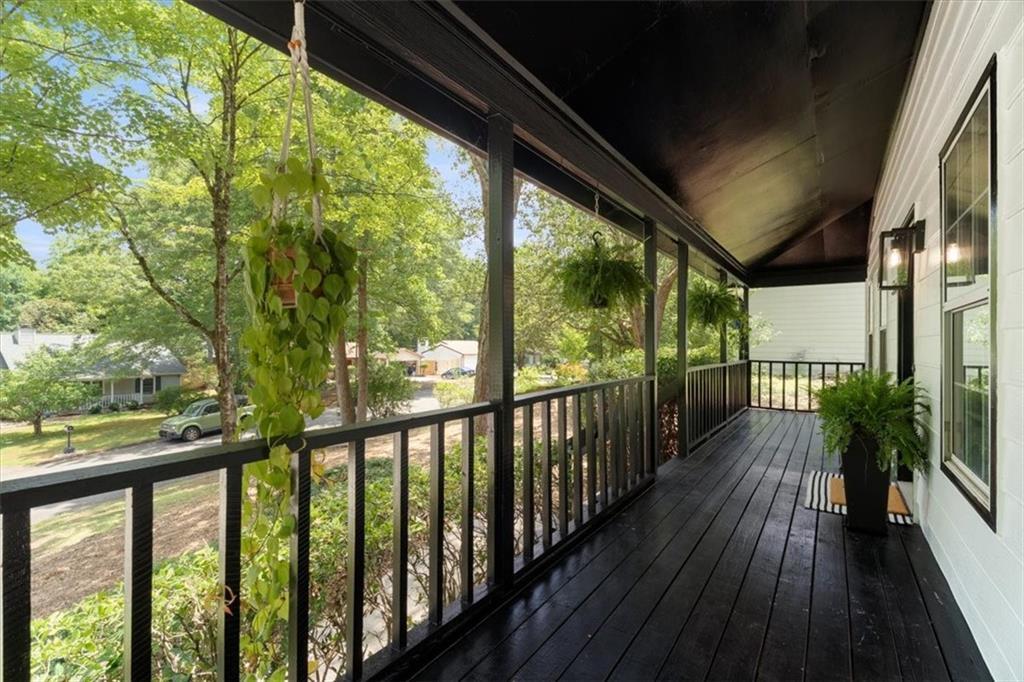 Property Photo: 385 Roswell Farms Road GA 30075