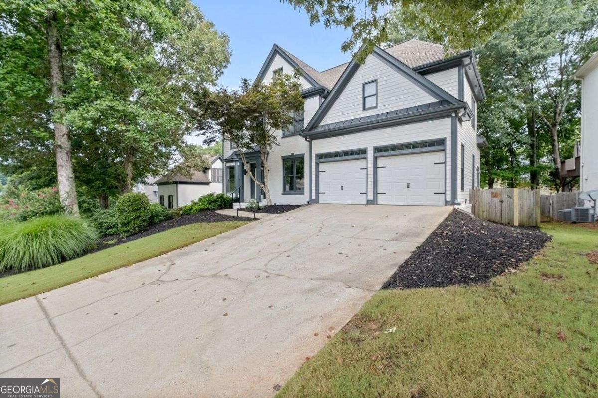 Property Photo: 515 Oak Bridge Trail GA 30022