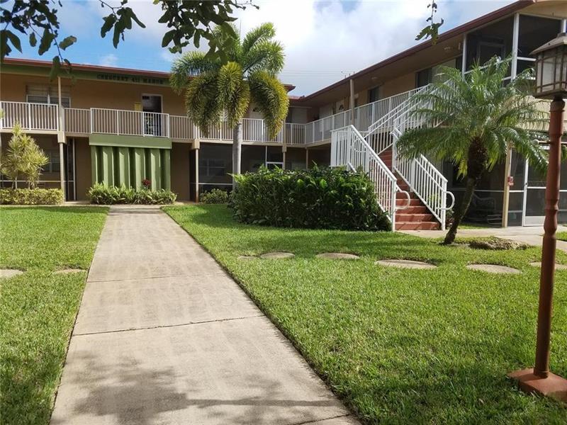 Property Photo: 411 S Crescent Dr 104 FL 33021