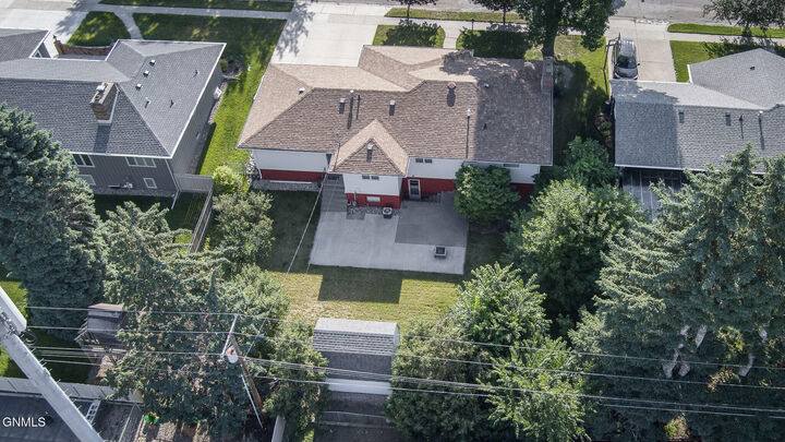 Property Photo: 2036 Catherine Drive ND 58501