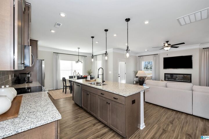 Property Photo:  5509 Headwinds Lane  AL 35022 