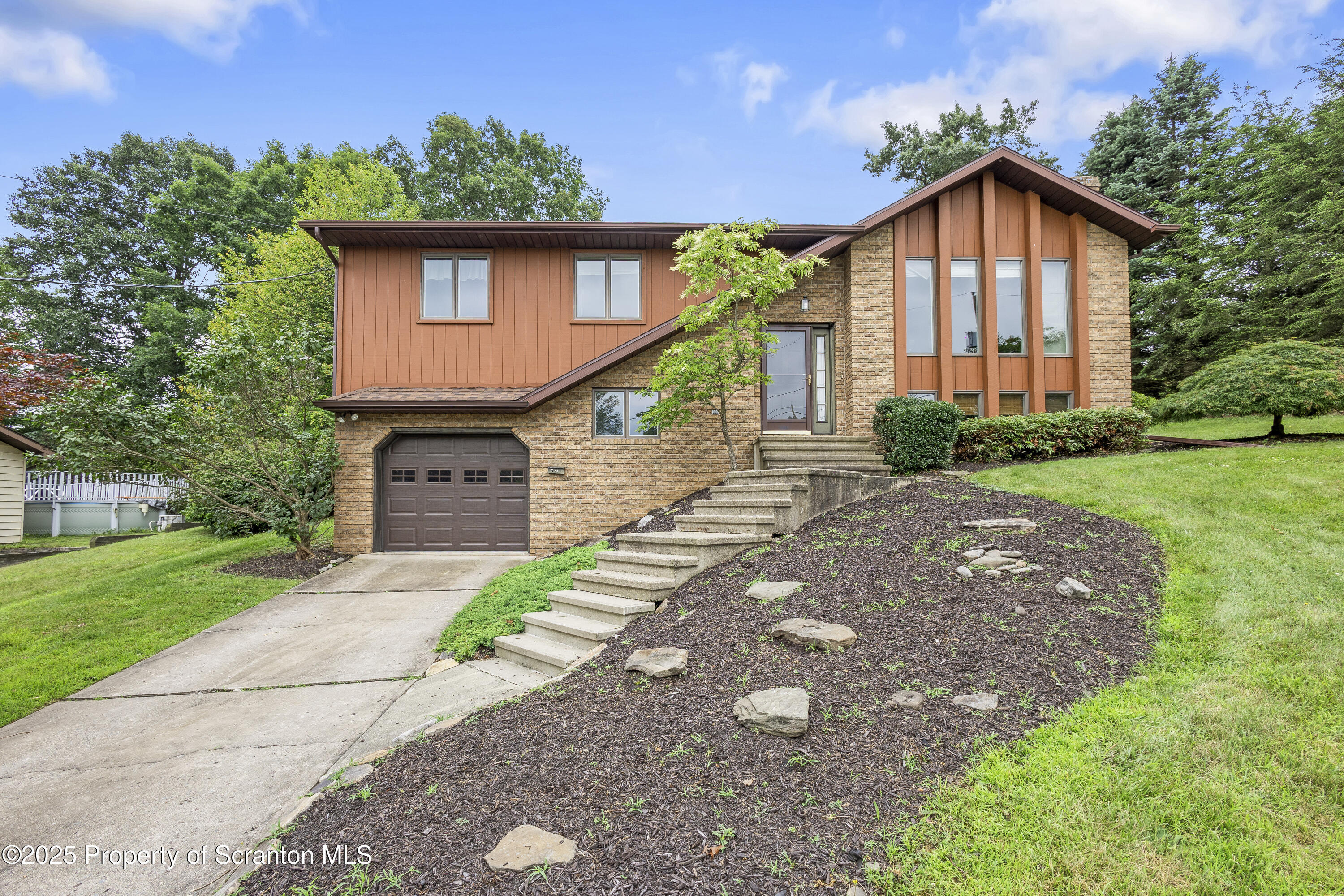 7 Sharon Drive  Moosic PA 18507 photo