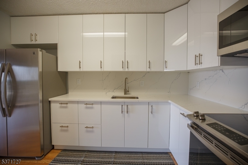 Property Photo:  10 N Wood Ave 722  NJ 07036 