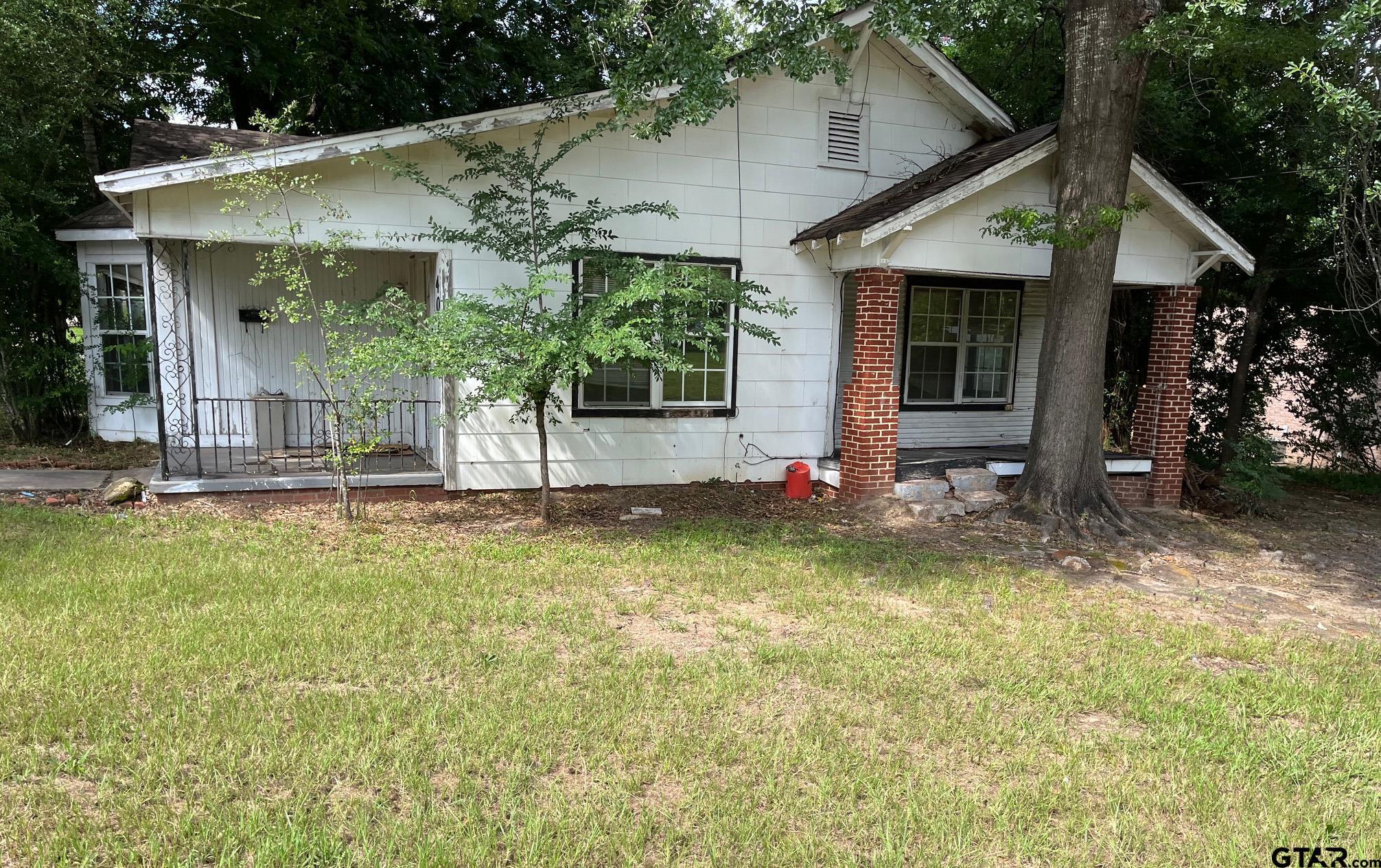 Property Photo: 402 Wigley TX 75773