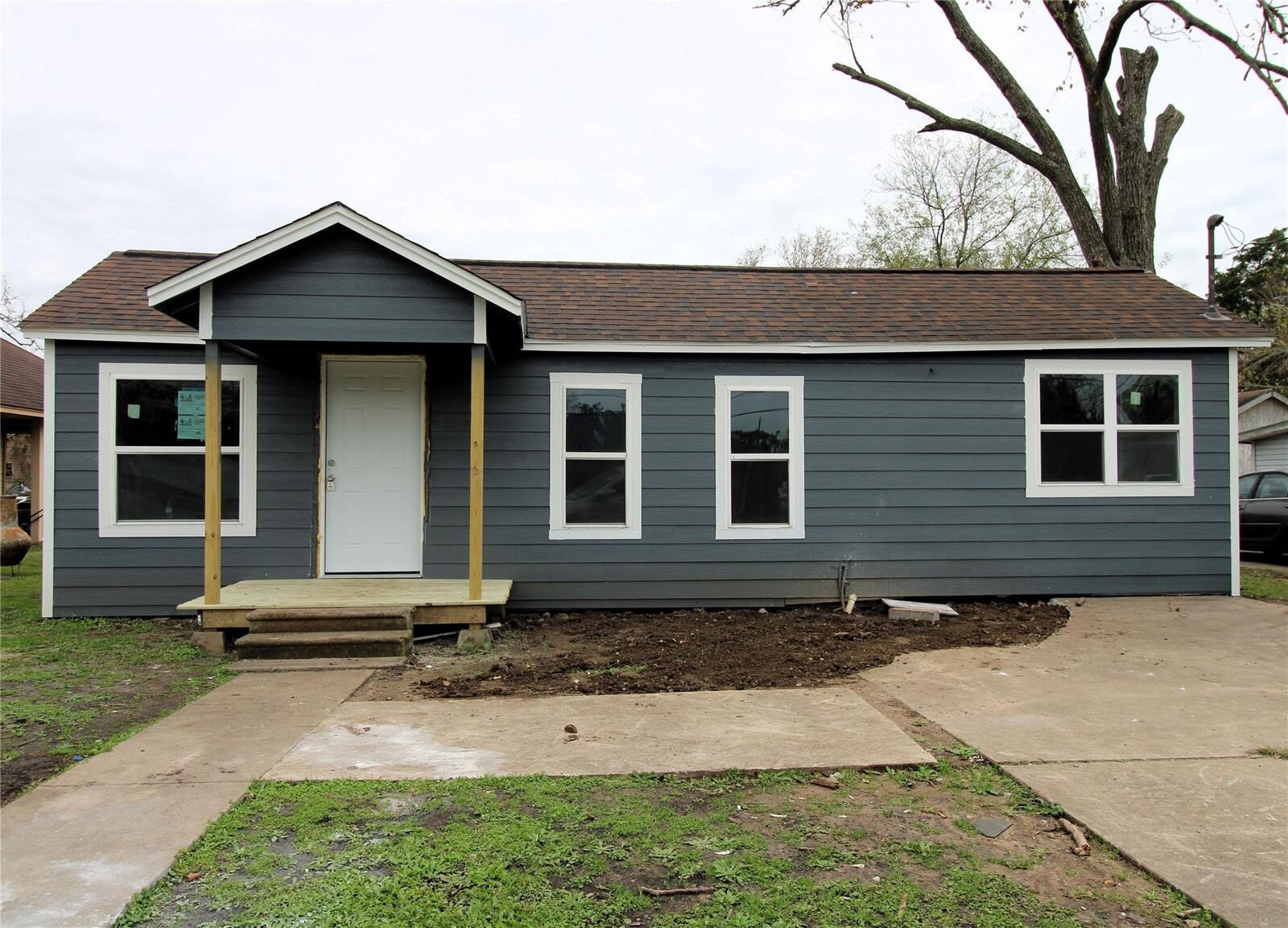 Property Photo:  207 E Bernard Street  TX 77531 