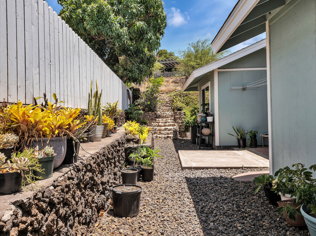 Property Photo:  68-3521 Makuahine St  HI 96738 