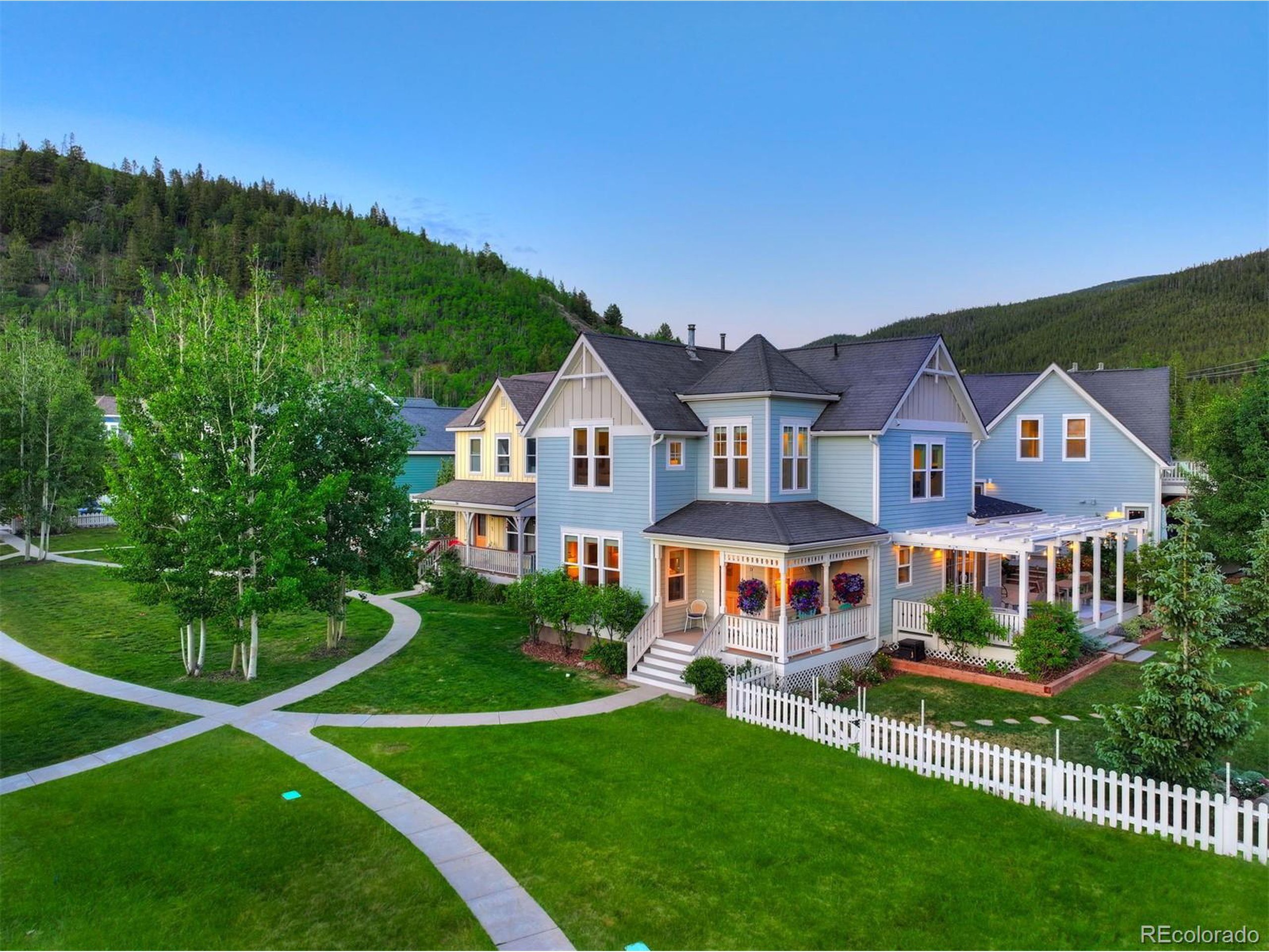 Property Photo:  17 Meadow Lark Grn  CO 80424 