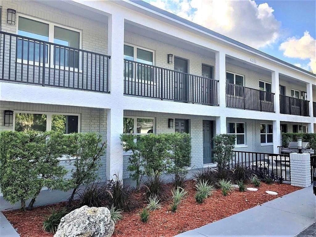 Property Photo:  4200 1st Street N  FL 33703 
