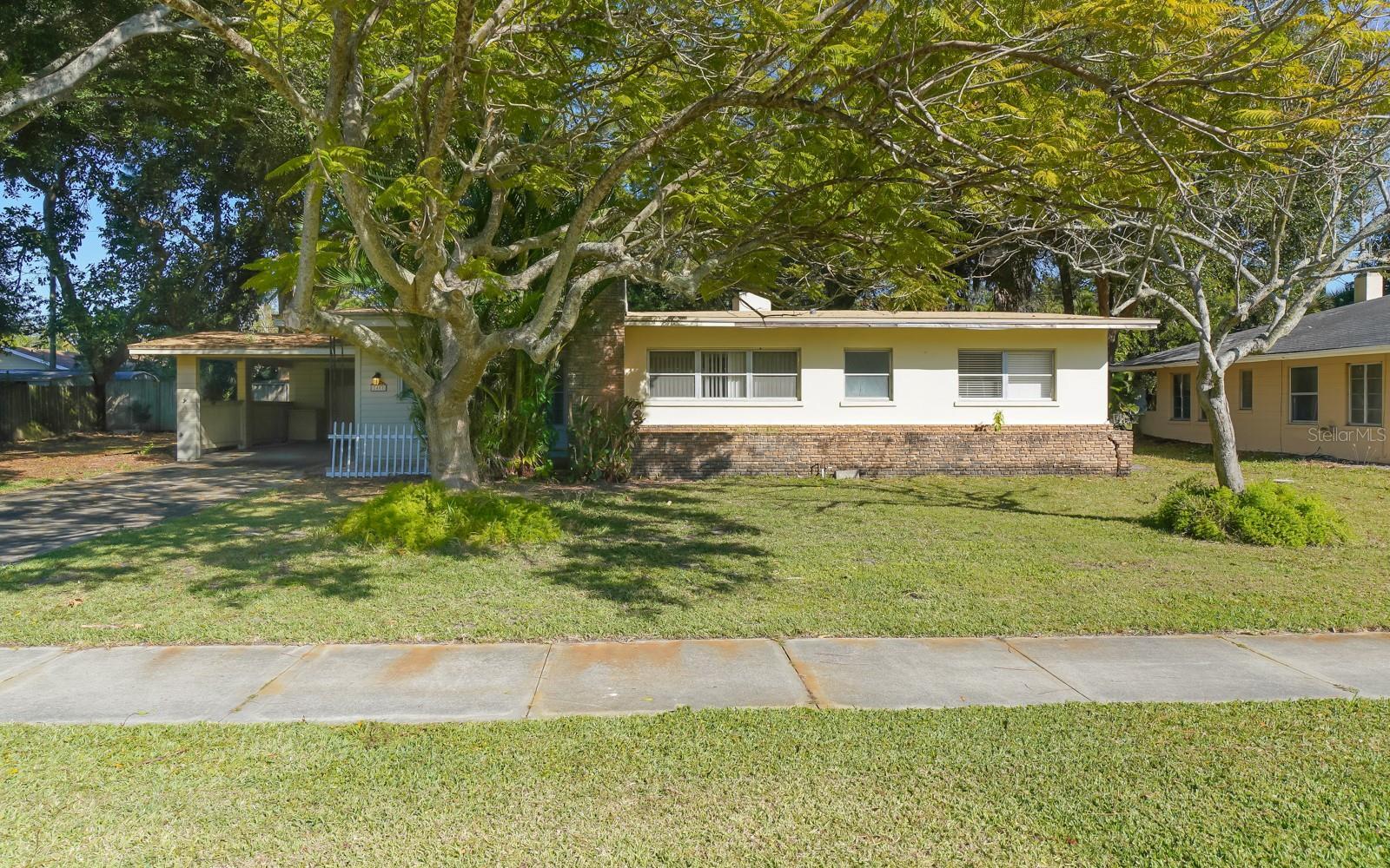 Property Photo: 2461 Ringling Boulevard FL 34237