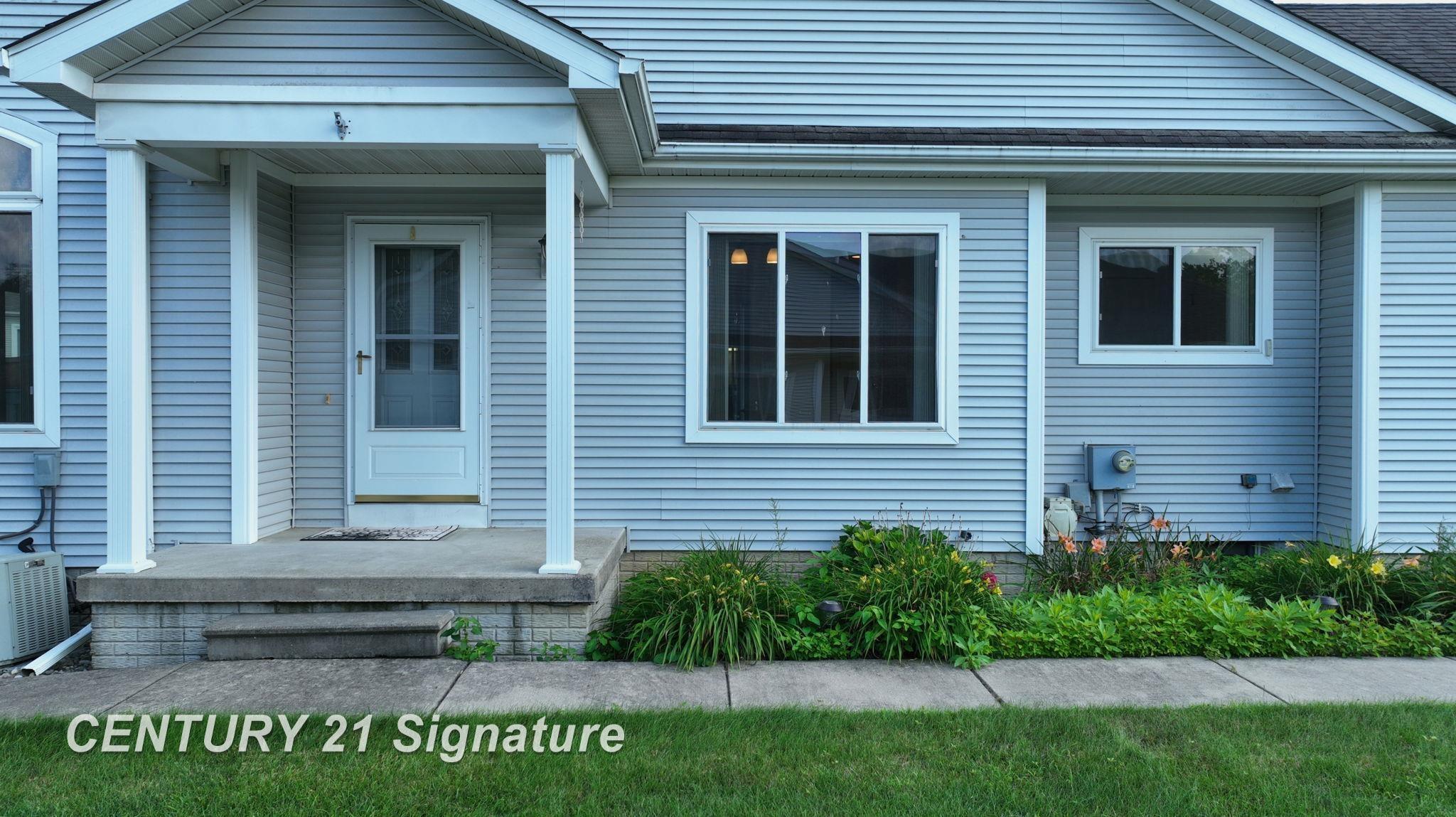 Property Photo:  132 Aberdeen Drive  MI 48433 