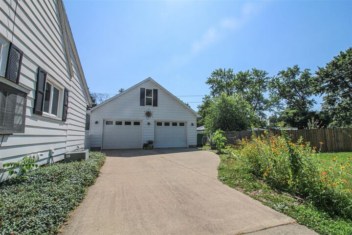Property Photo:  630 S Lincoln Avenue  MI 49093 