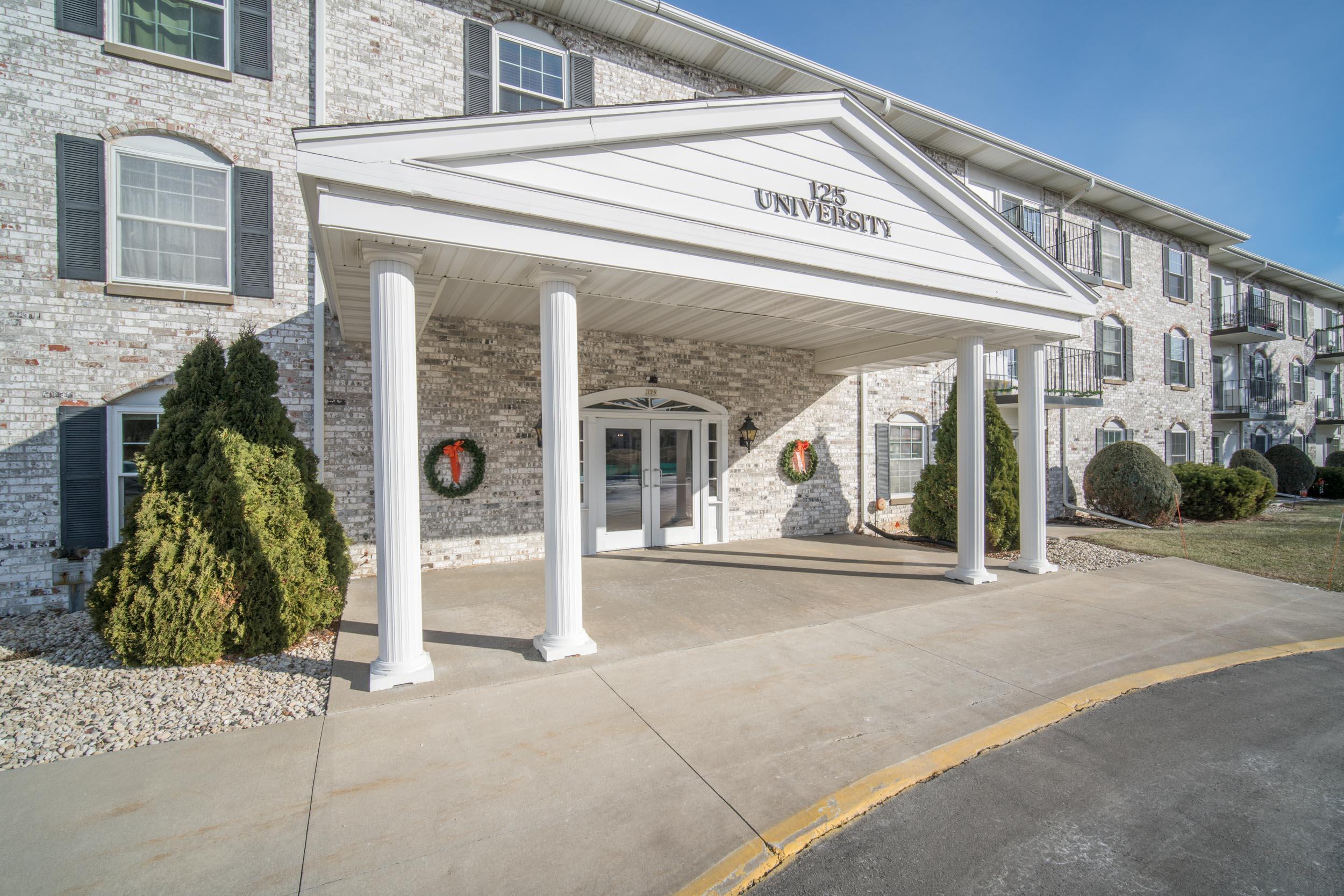 Property Photo: 125 N University Dr 217 WI 53095