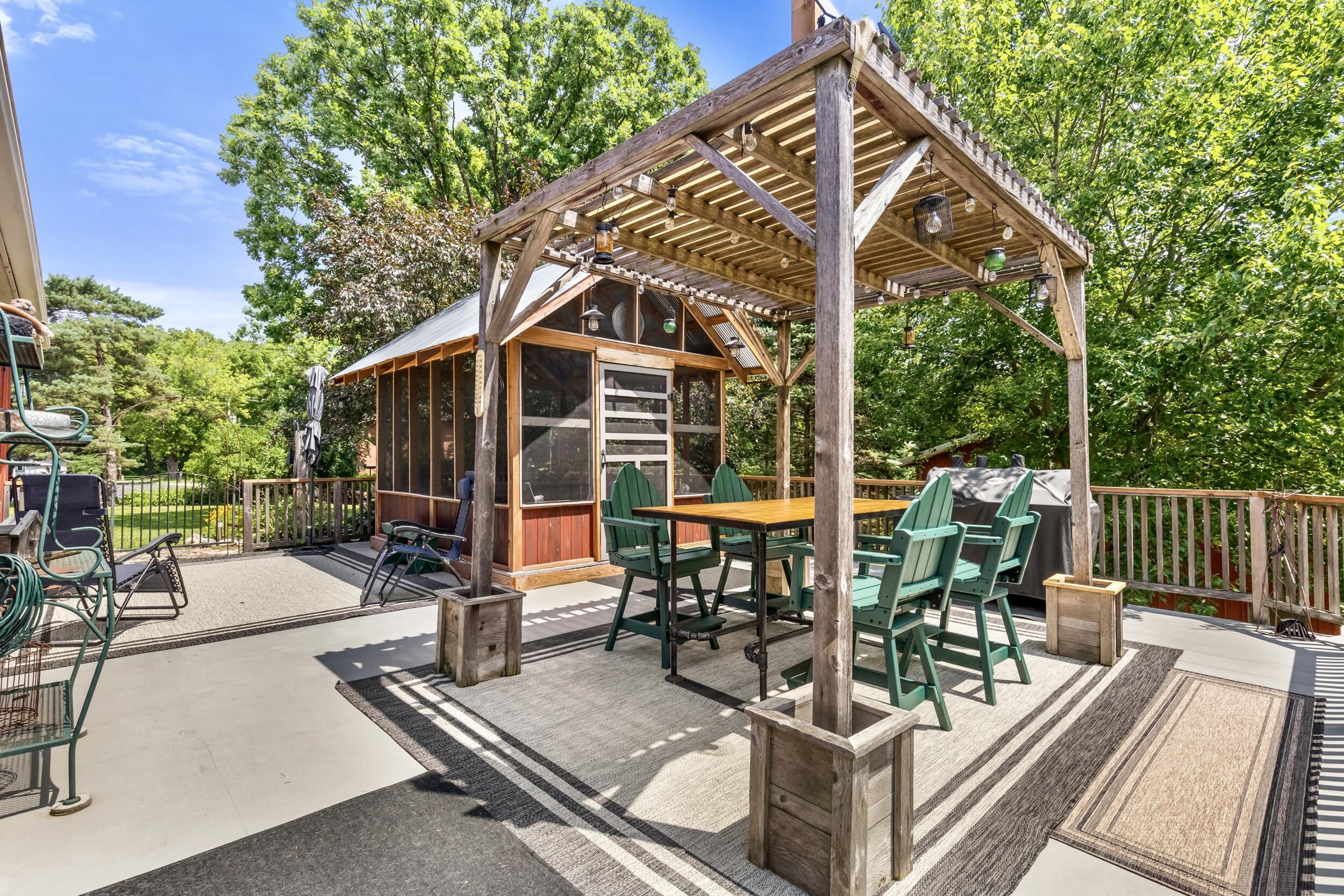 Property Photo: 215 Criglas Rd WI 53183