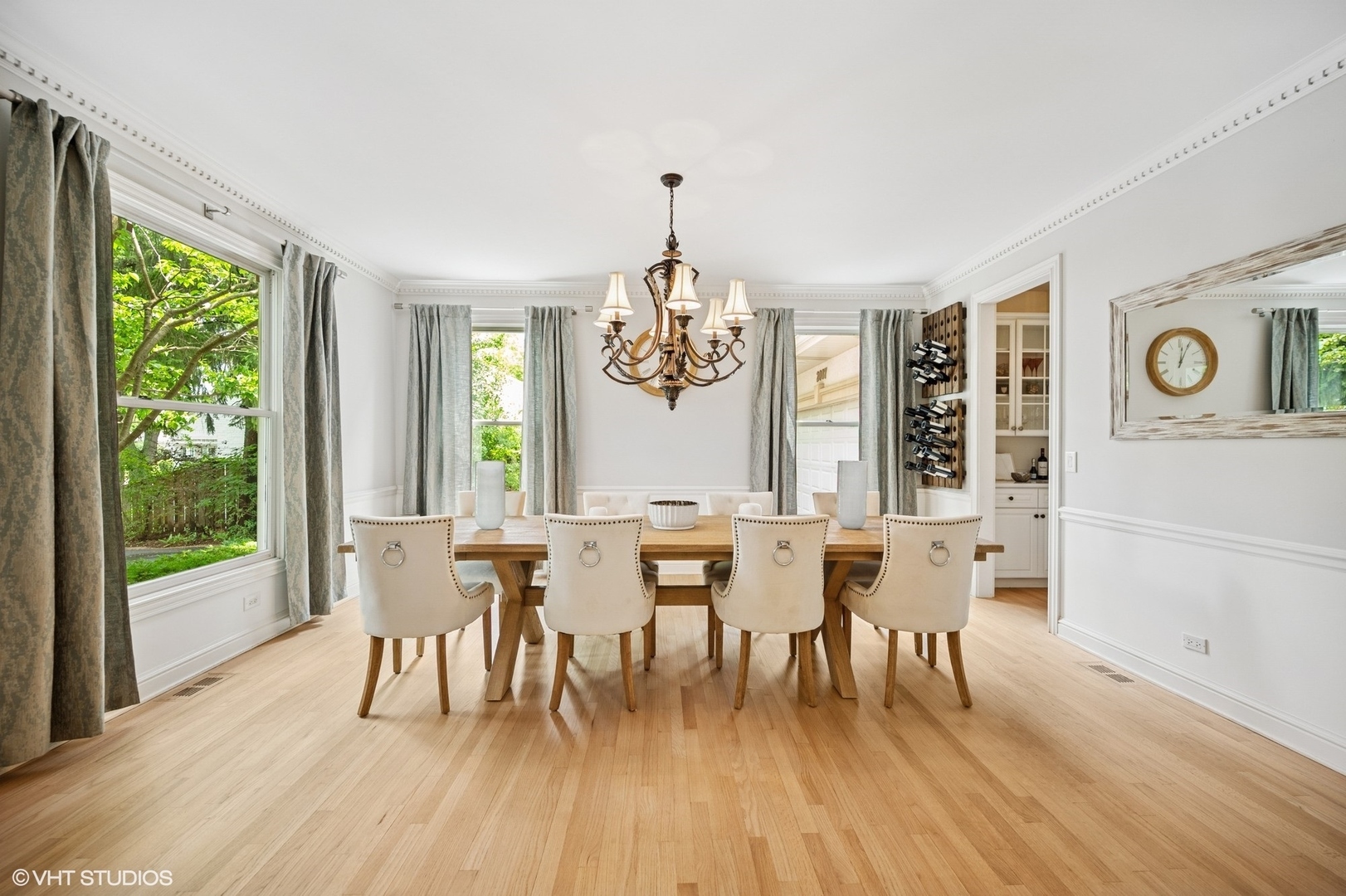 Property Photo: 2007 Wilmette Avenue IL 60091