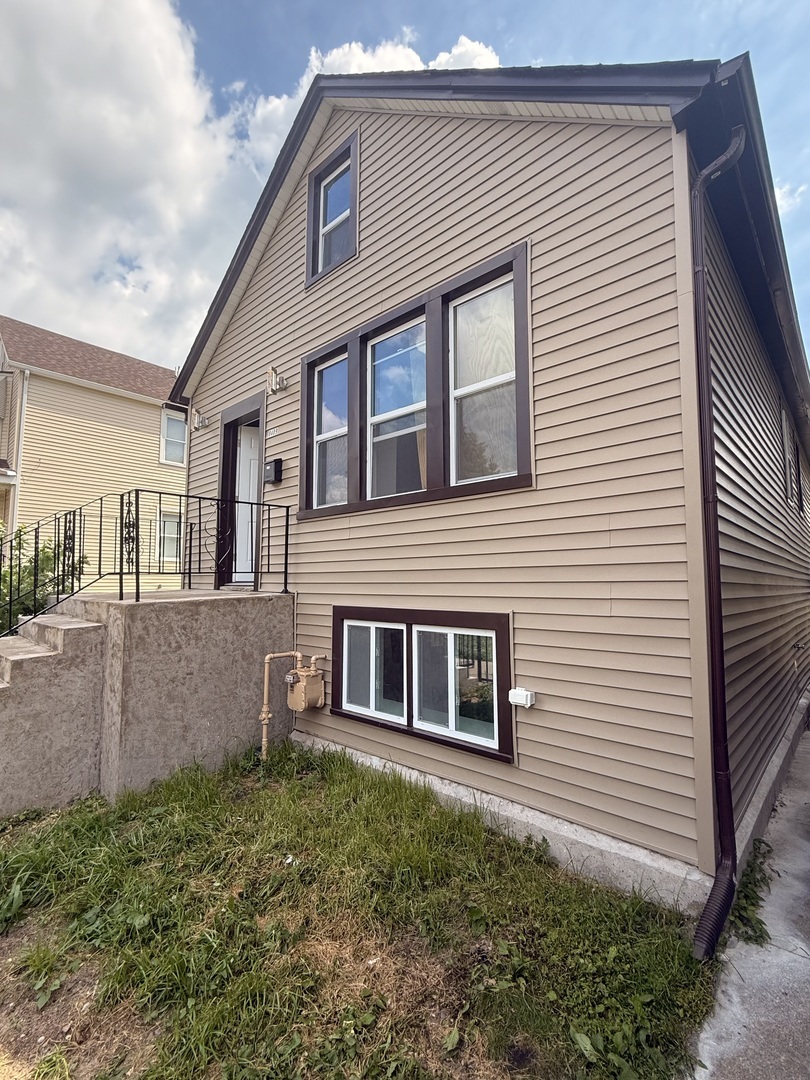 Property Photo: 8409 S Brandon Avenue IL 60617