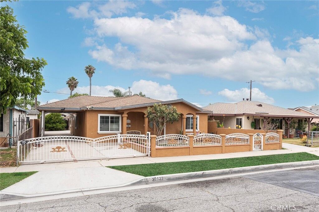 Property Photo:  22522 Catskill Ave  CA 90745 