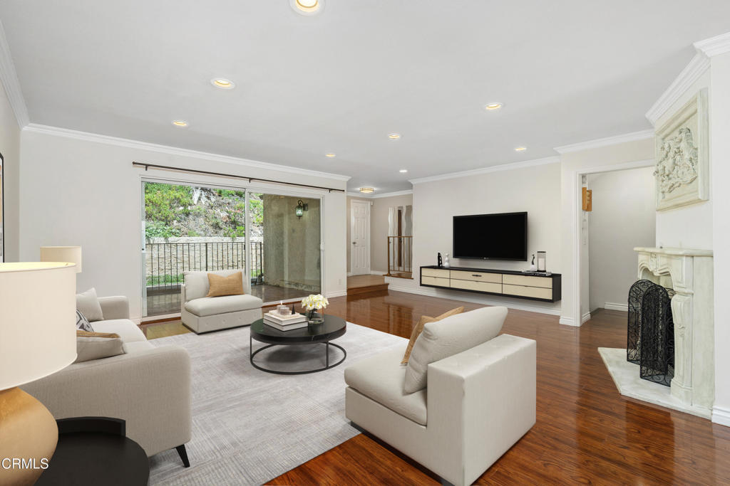 Property Photo: 9503 Via Venezia CA 91504