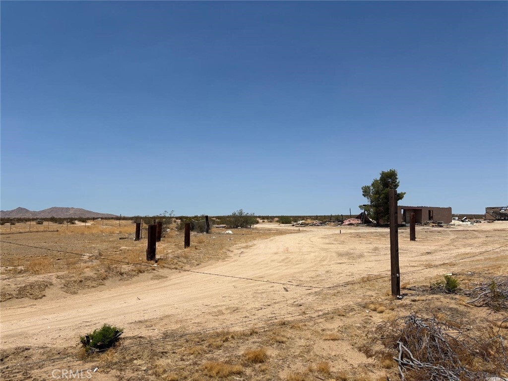 Property Photo: 23495 E Avenue K8 CA 93535