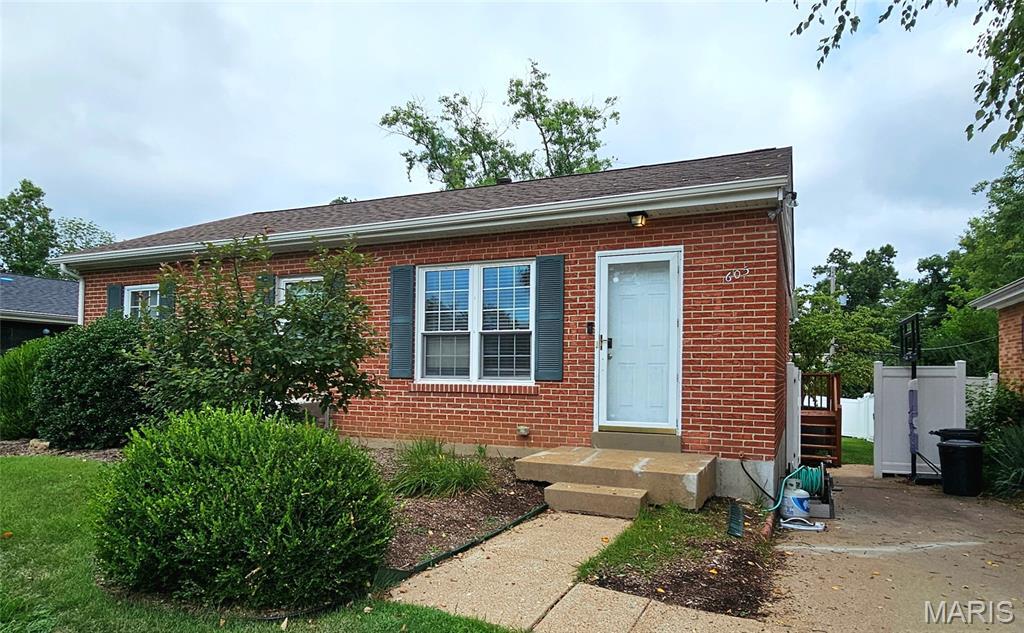 Property Photo:  605 Sessions Avenue  MO 63126 