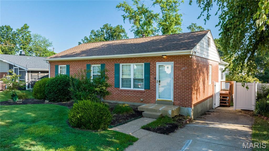 Property Photo: 605 Sessions Avenue MO 63126