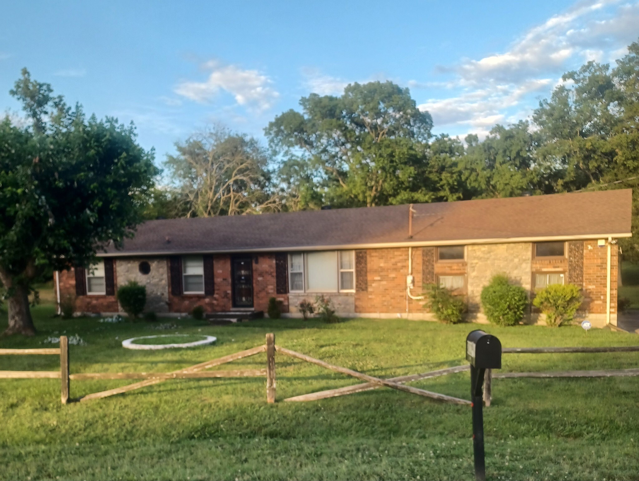 Property Photo: 3811 Marydale Ct TN 37207