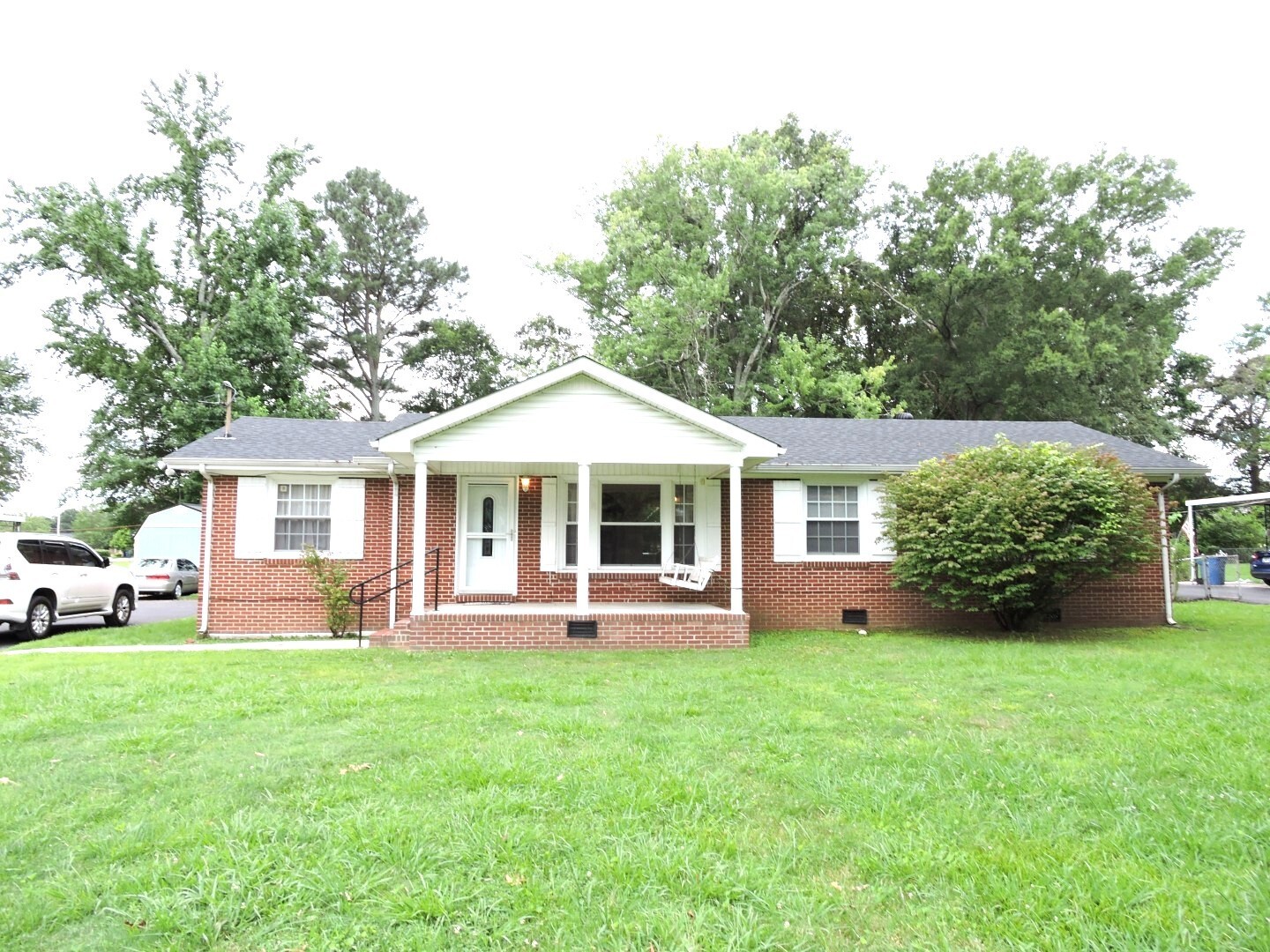 Property Photo: 1304 Oak Dr TN 37355