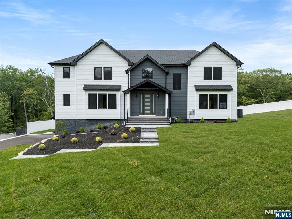 Property Photo:  91 Heritage Drive  NJ 07480 
