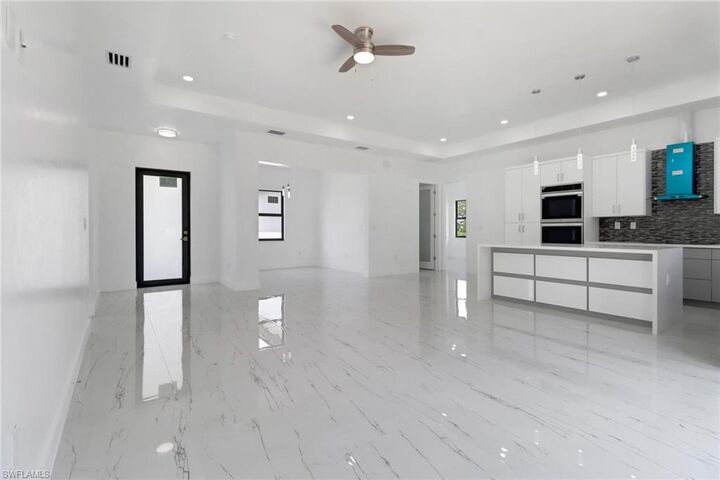 Property Photo: 2911 28th St SW FL 33976