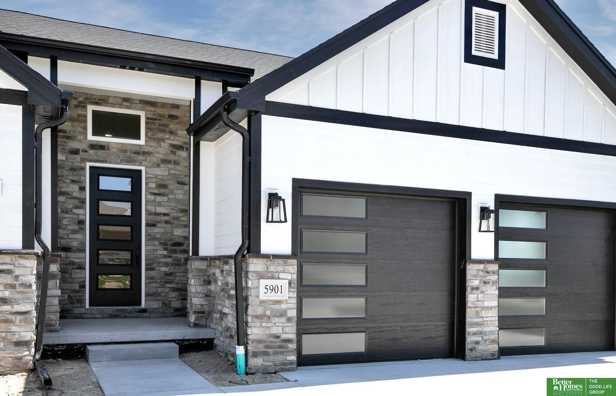 Property Photo: 5901 N 159th Circle NE 68116