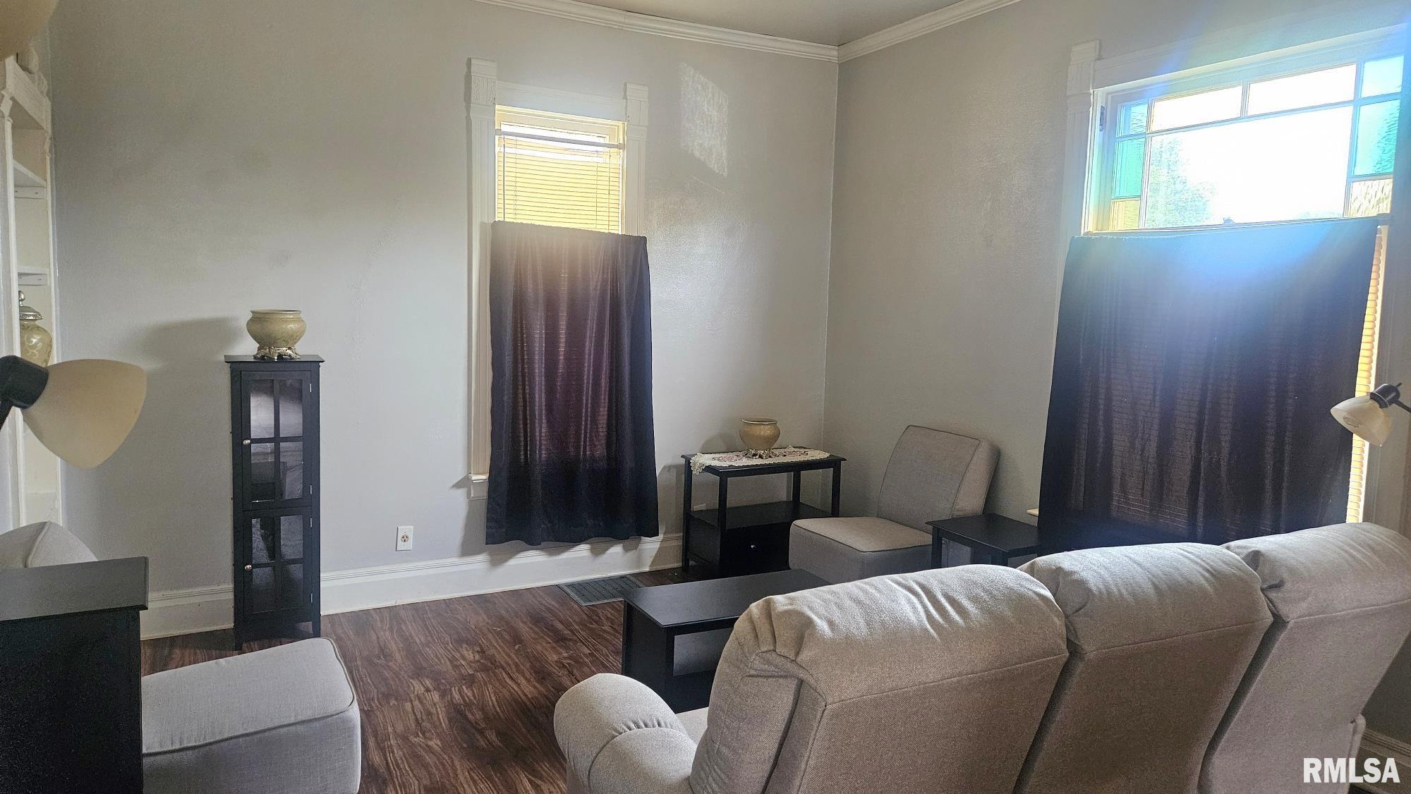 Property Photo: 658 E Maple Street IL 61520