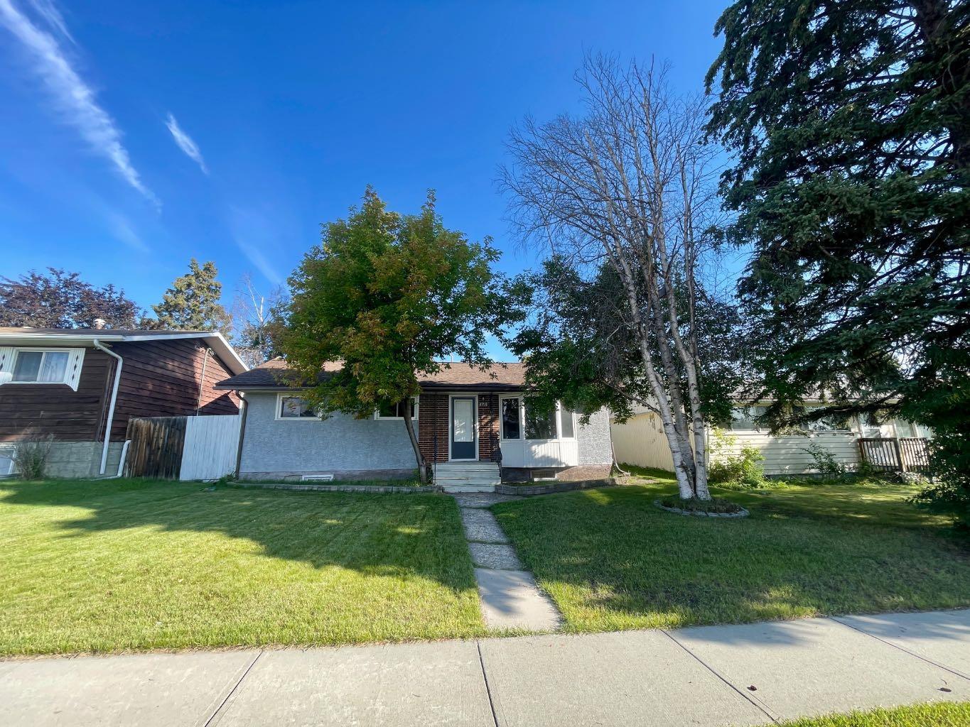 Property Photo: 4318 5 Avenue AB T7E 1B7