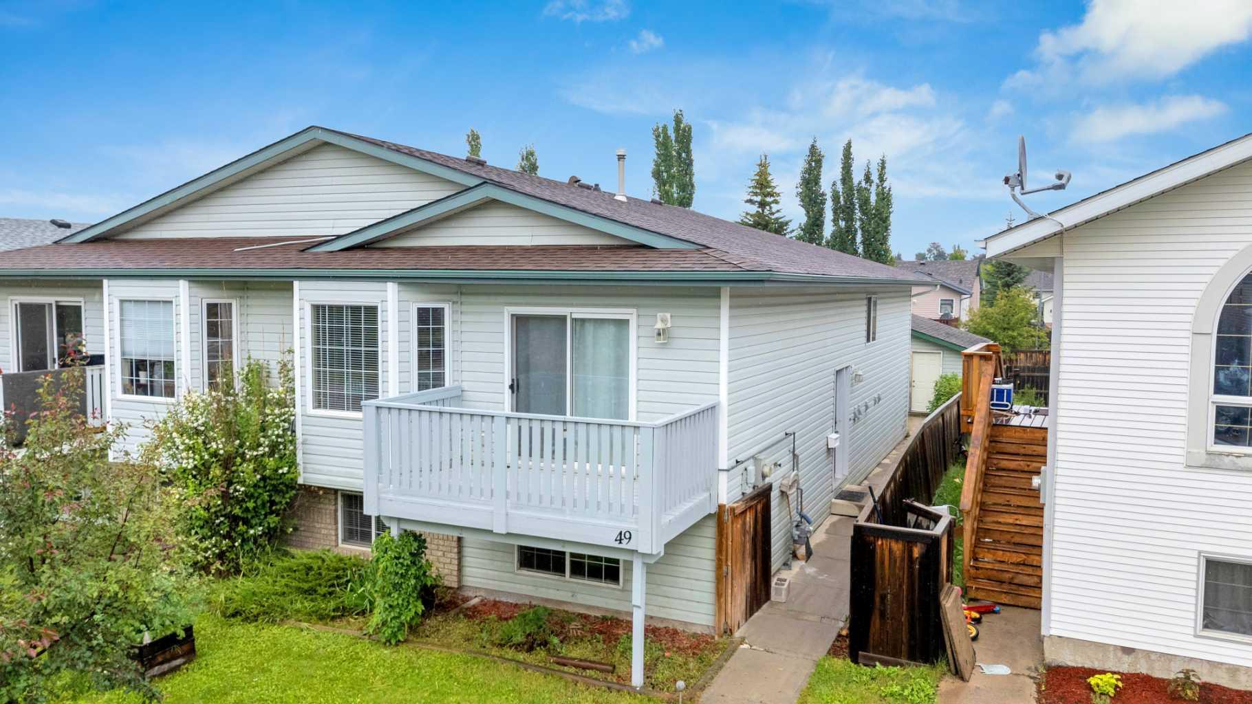Property Photo: 49 Old Boomer Road AB T4S 1Z1