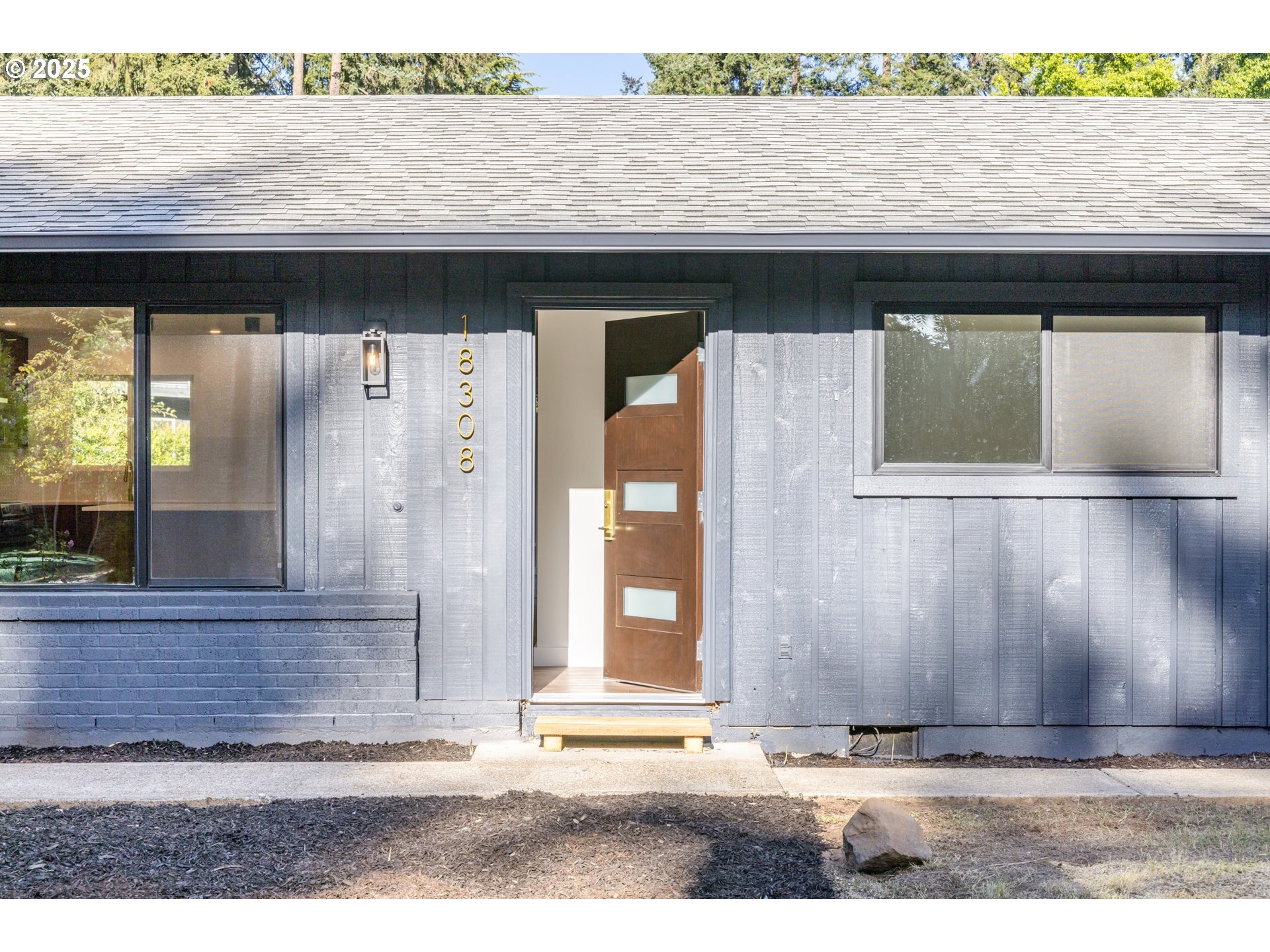 Property Photo: 18308 Pilkington Rd OR 97035