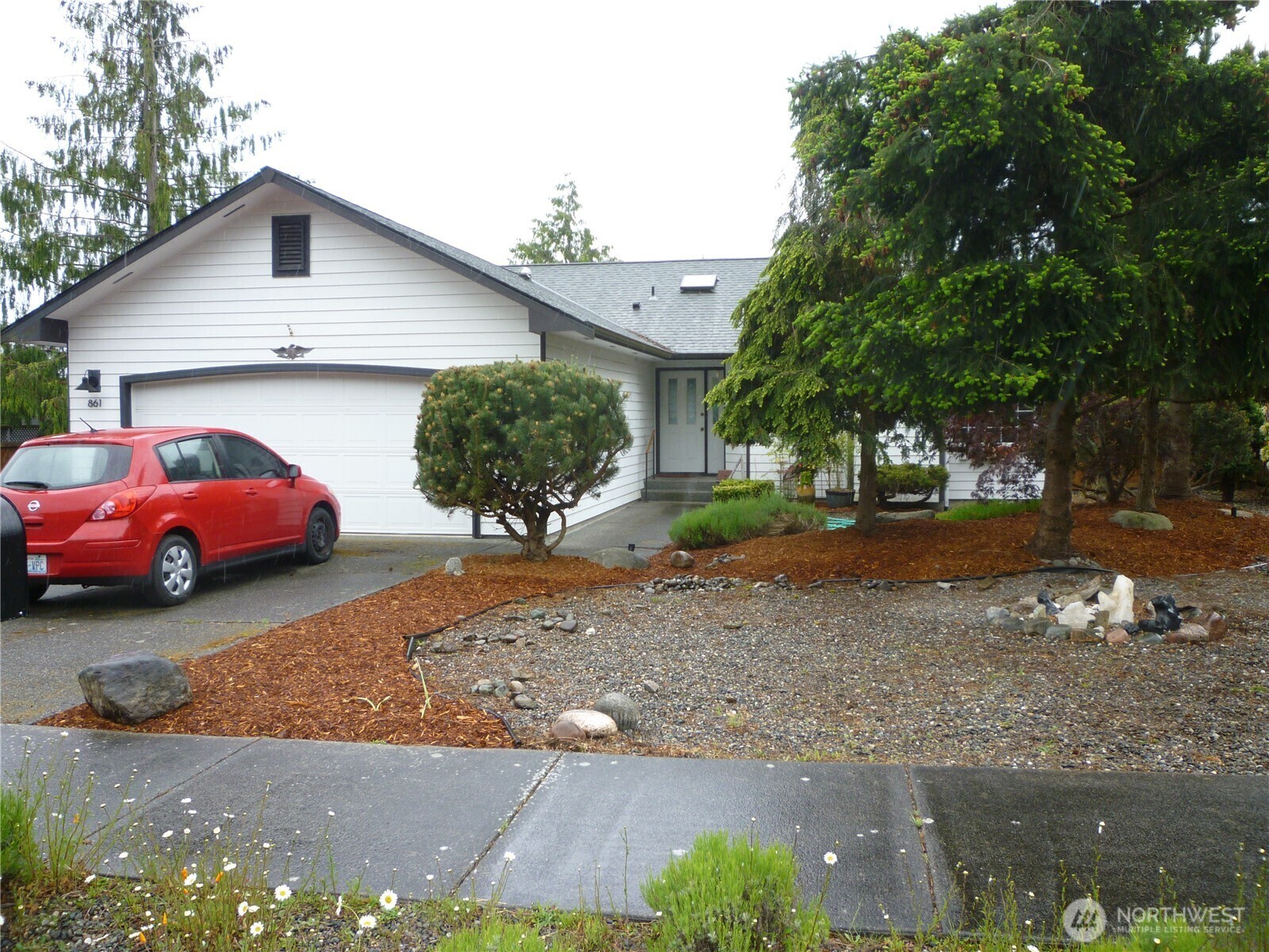Property Photo: 861 E Oak Street WA 98382