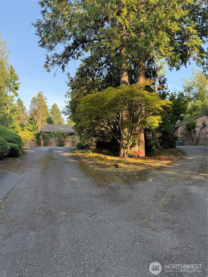 Property Photo:  8855  Points Drive NE  WA 98004 