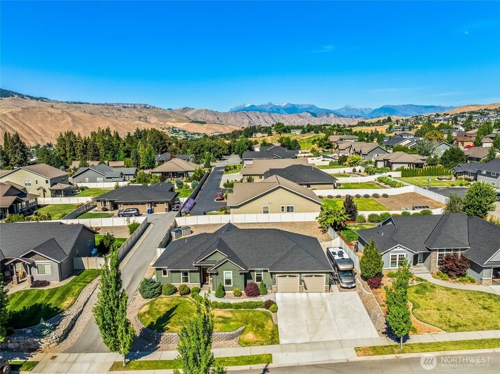 Property Photo:  3516  Dianna Way  WA 98801 