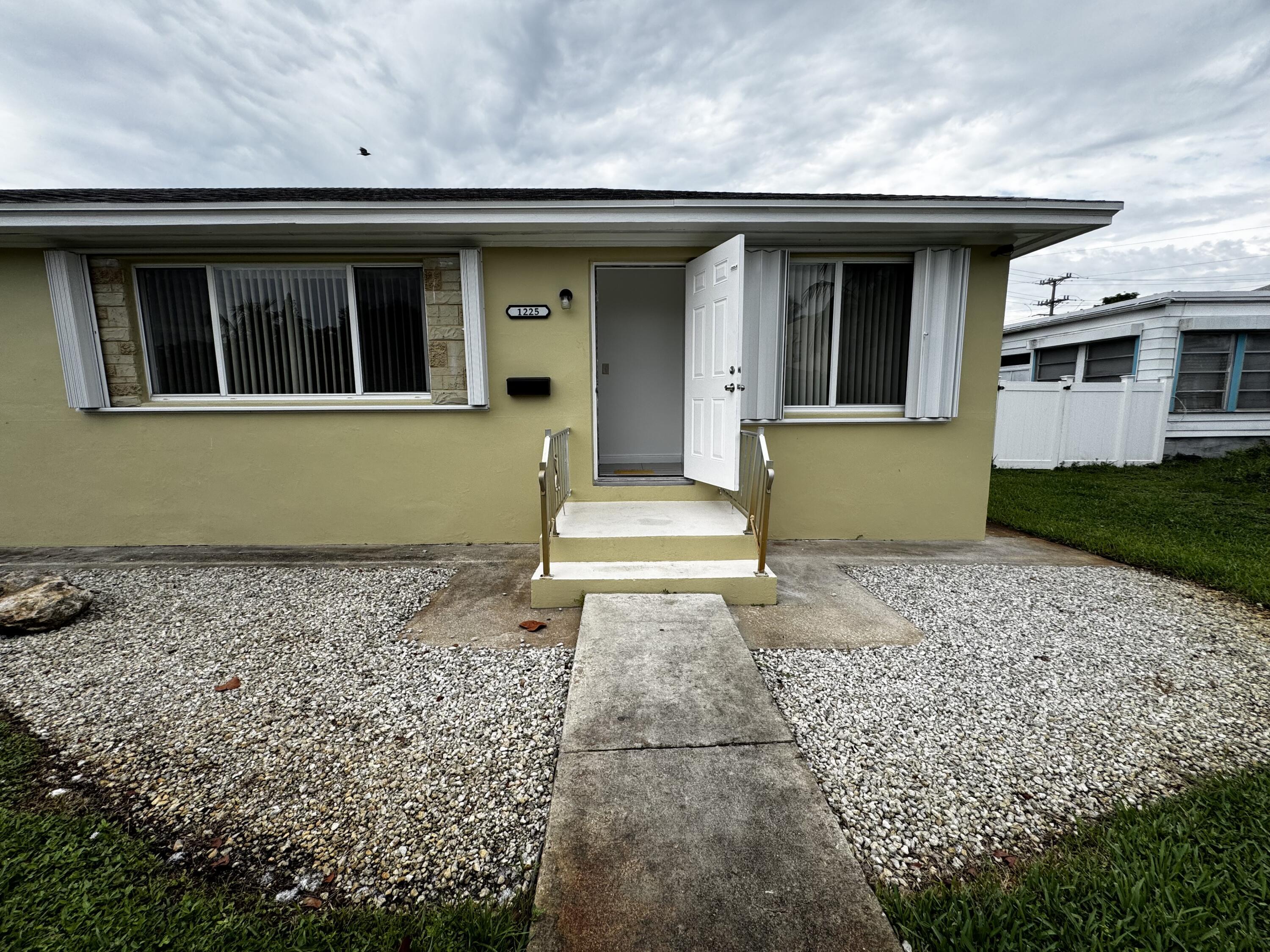 Property Photo:  1221 N J Street 1225  FL 33460 