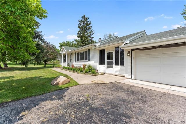 Property Photo: 25952 Power Road MI 48336