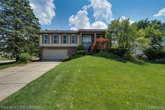 Property Photo: 40309 Franklin Mill Street MI 48375