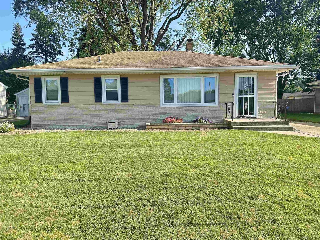 Property Photo:  1636 Henderson Avenue  WI 53511 